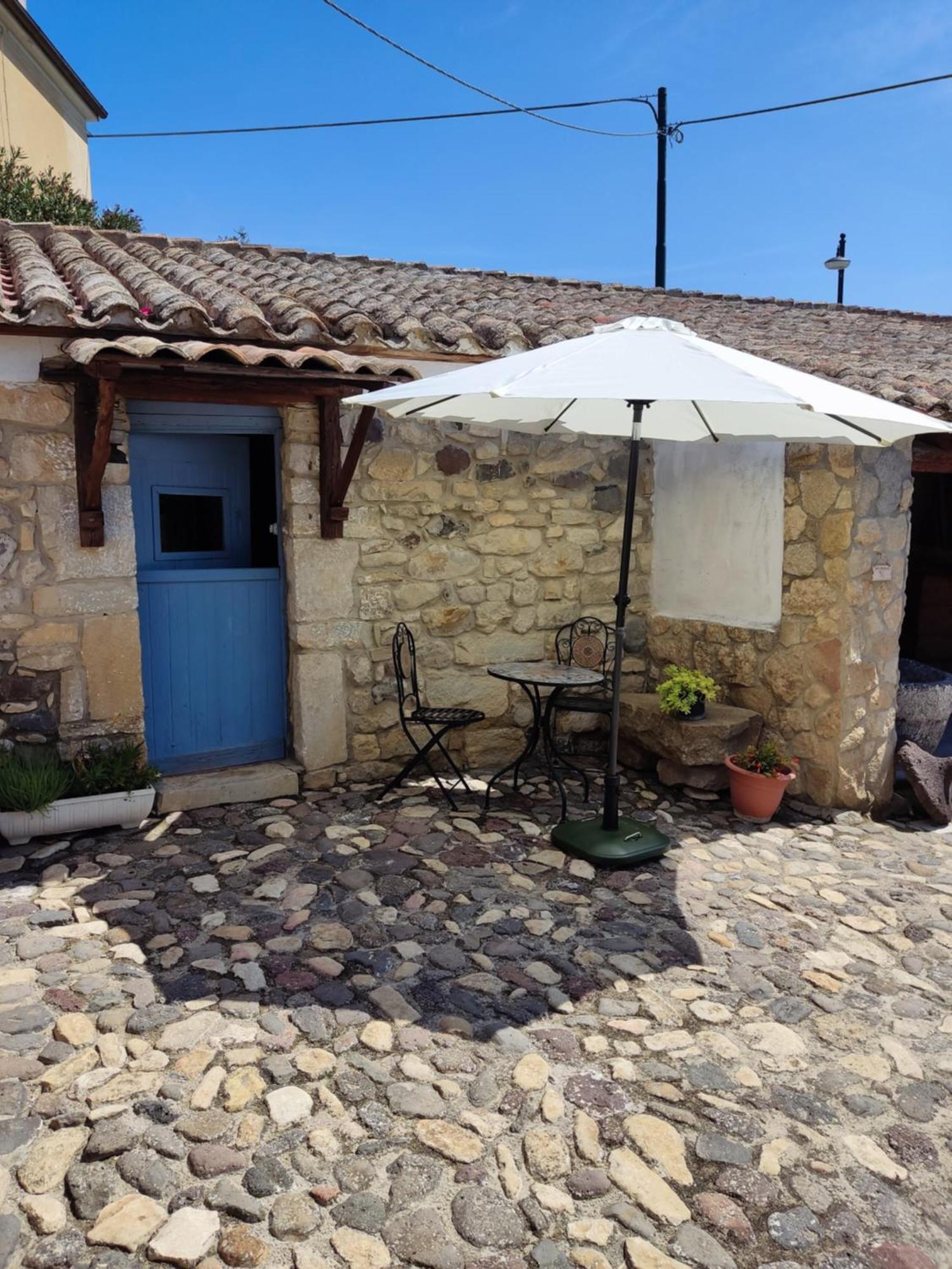 Sa Domu De Ziu Antoneddu Hotel Tuili Bagian luar foto